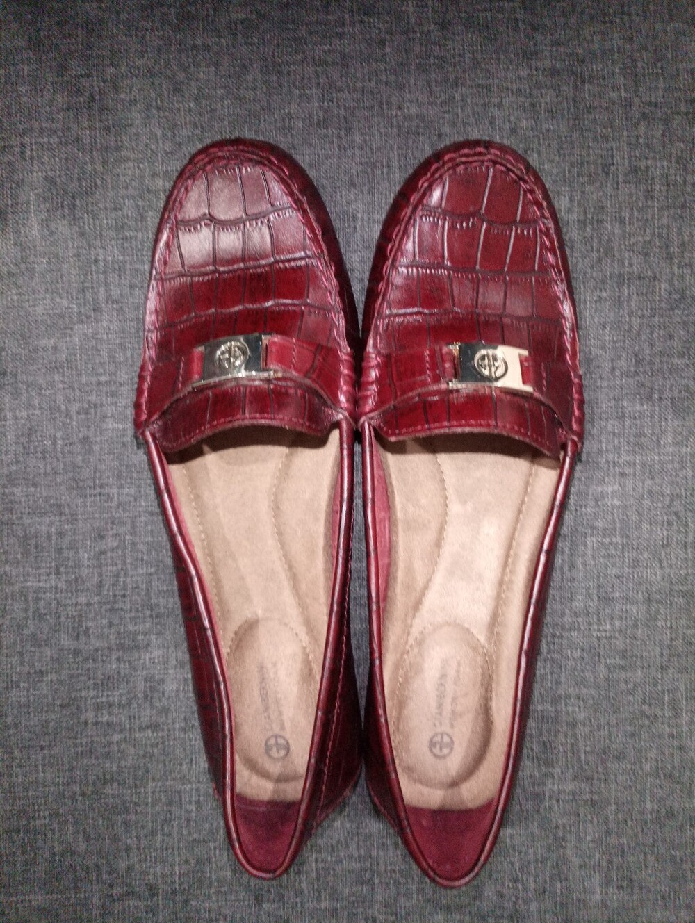 Giani Bernini Dailyn Memory Foam Loafers Burgundy Crocs 7.5M GUC Worn Once